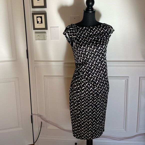 Diane Von Furstenburg Black and White Zig Zag Striped Midi Bodycon dress Size 6 - Picture 2 of 5